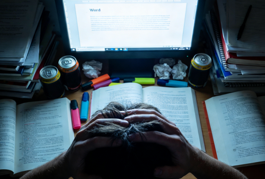 留学生期末急救包｜从崩溃到交稿只用了一晚上：我如何把任务拆开并按评分点完成